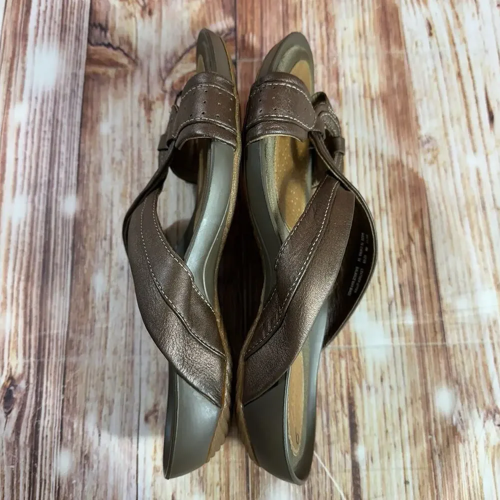 Clarks Sandals Sz 9 Bronze Leather Open Toe Slides Flip Flops Thong Flats Shoes - Picture 8 of 11